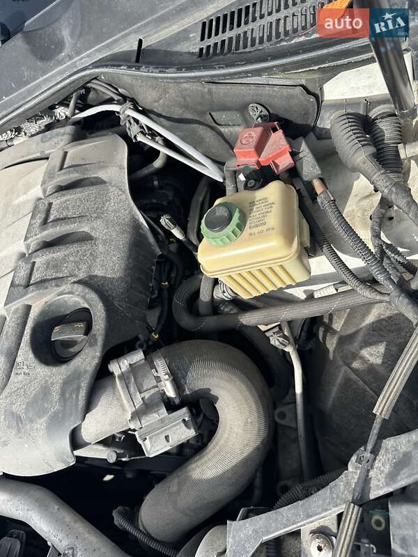 Внедорожник / Кроссовер Volkswagen Touareg 2010 в Тернополе