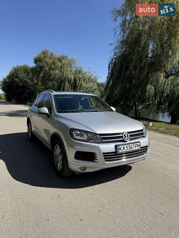 Позашляховик / Кросовер Volkswagen Touareg 2012 в Києві