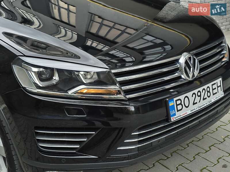 Внедорожник / Кроссовер Volkswagen Touareg 2011 в Хмельницком