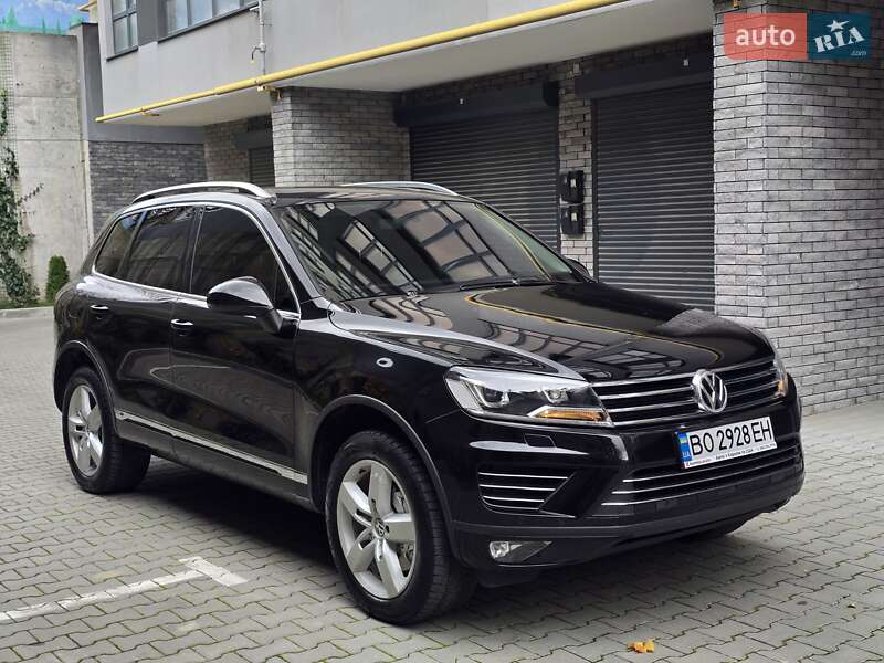 Внедорожник / Кроссовер Volkswagen Touareg 2011 в Хмельницком