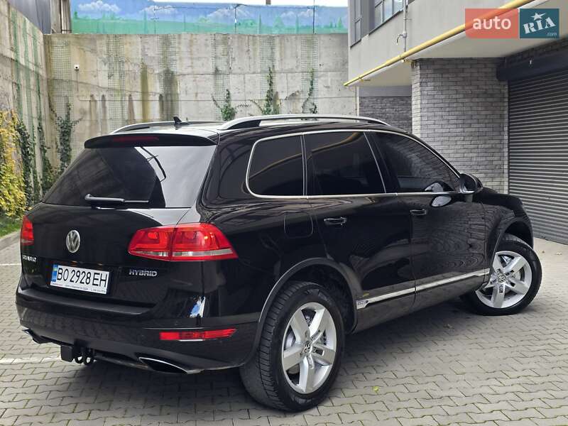 Внедорожник / Кроссовер Volkswagen Touareg 2011 в Хмельницком