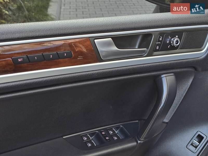 Внедорожник / Кроссовер Volkswagen Touareg 2011 в Хмельницком