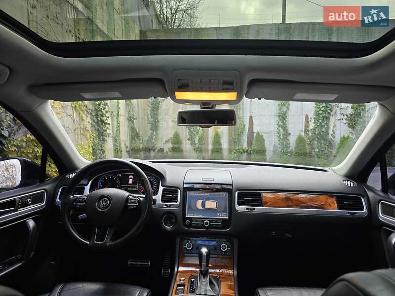 Внедорожник / Кроссовер Volkswagen Touareg 2011 в Хмельницком