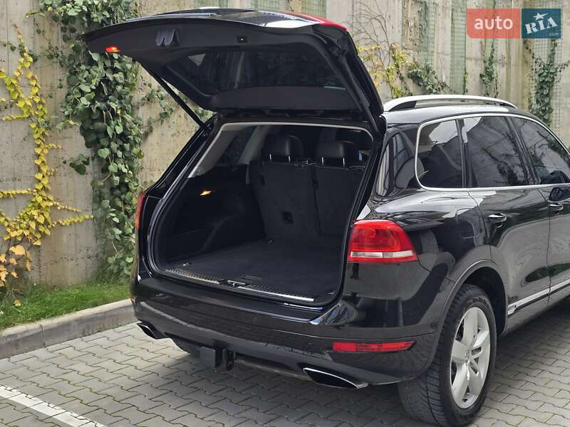 Внедорожник / Кроссовер Volkswagen Touareg 2011 в Хмельницком