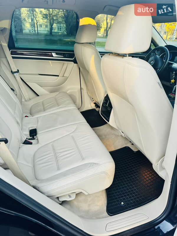 Позашляховик / Кросовер Volkswagen Touareg 2010 в Миколаєві