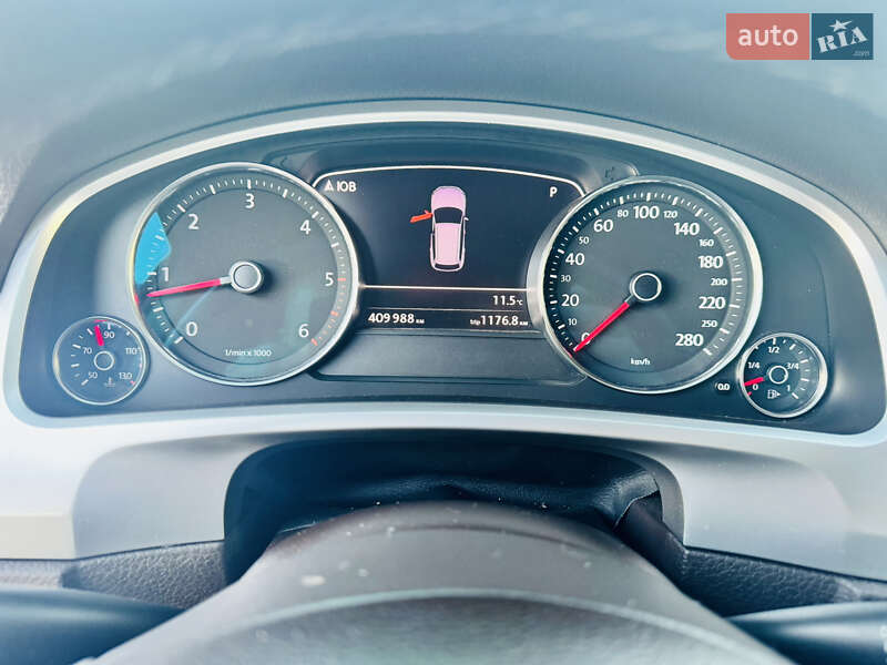 Позашляховик / Кросовер Volkswagen Touareg 2010 в Миколаєві