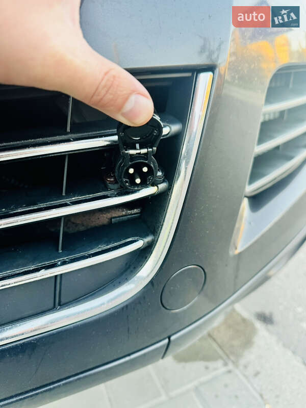 Позашляховик / Кросовер Volkswagen Touareg 2010 в Миколаєві