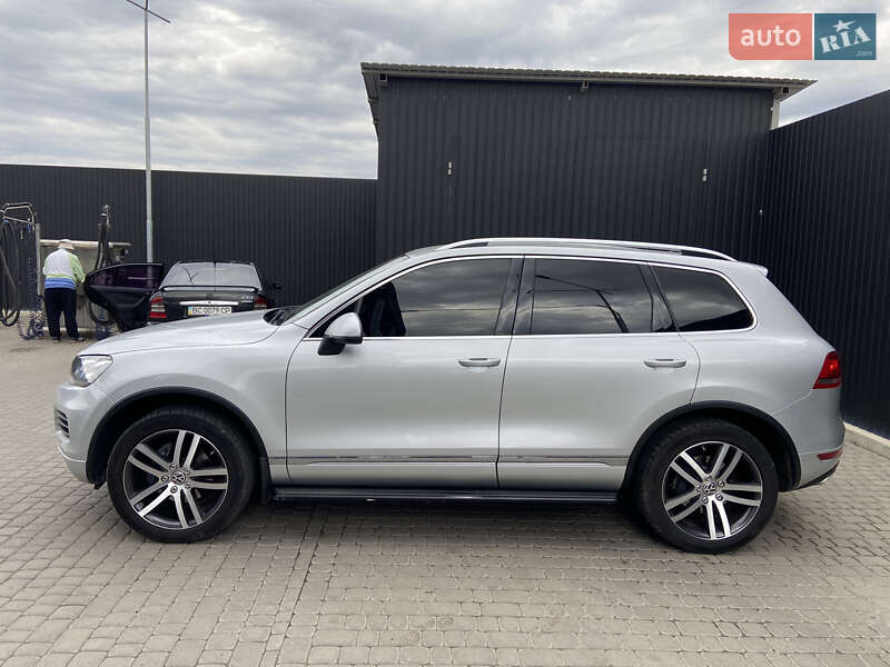 Внедорожник / Кроссовер Volkswagen Touareg 2013 в Львове