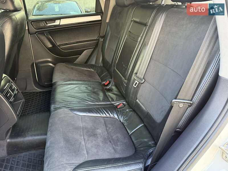 Внедорожник / Кроссовер Volkswagen Touareg 2011 в Запорожье