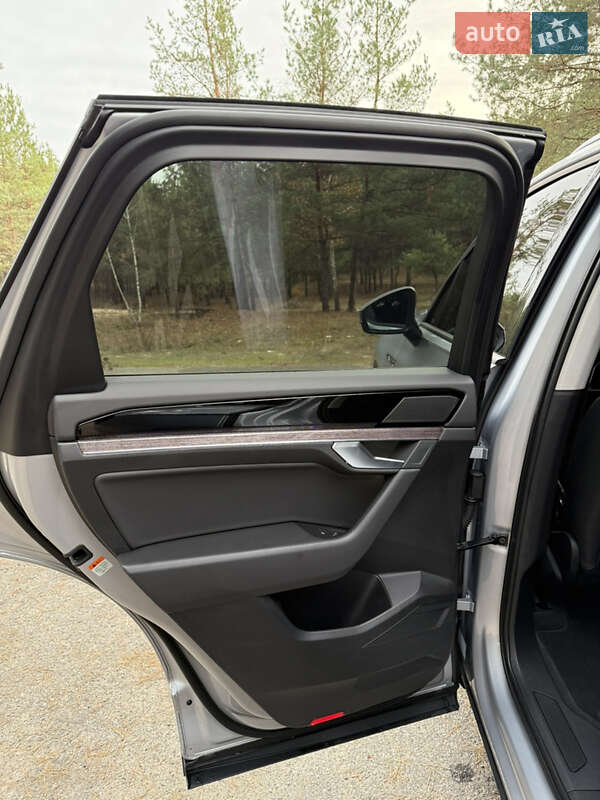 Внедорожник / Кроссовер Volkswagen Touareg 2021 в Киеве