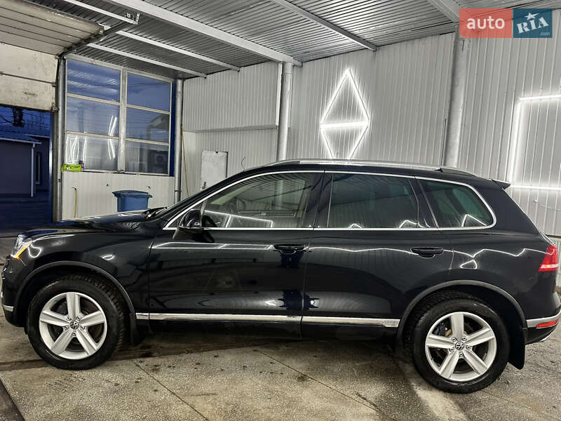 Позашляховик / Кросовер Volkswagen Touareg 2015 в Вінниці