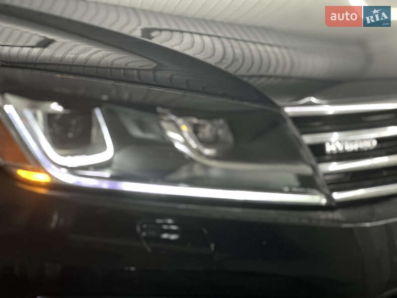 Позашляховик / Кросовер Volkswagen Touareg 2015 в Вінниці