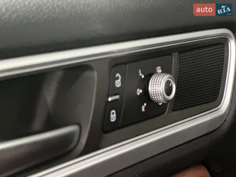 Позашляховик / Кросовер Volkswagen Touareg 2015 в Вінниці