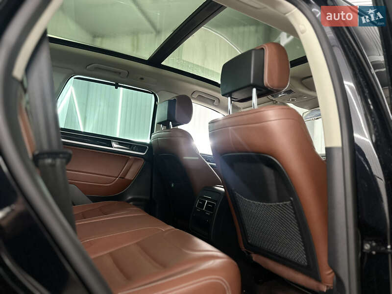 Позашляховик / Кросовер Volkswagen Touareg 2015 в Вінниці