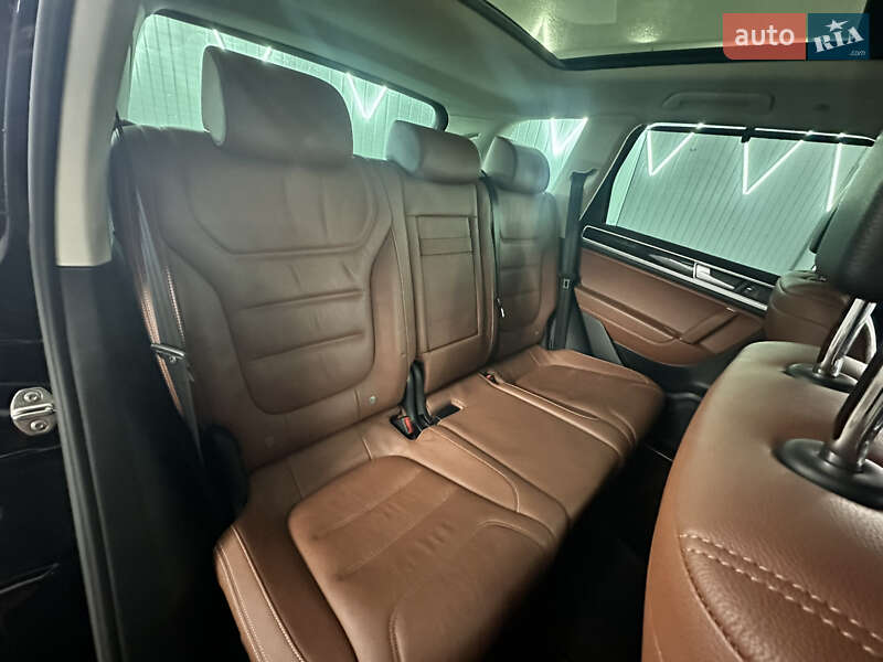 Позашляховик / Кросовер Volkswagen Touareg 2015 в Вінниці