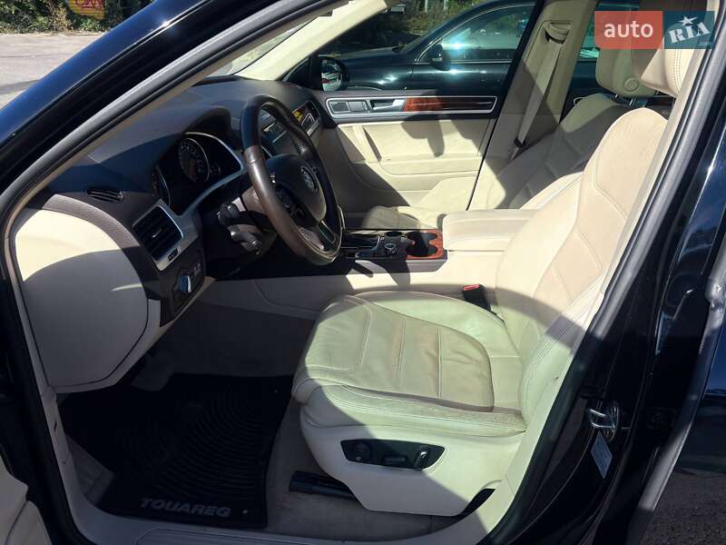 Внедорожник / Кроссовер Volkswagen Touareg 2011 в Днепре