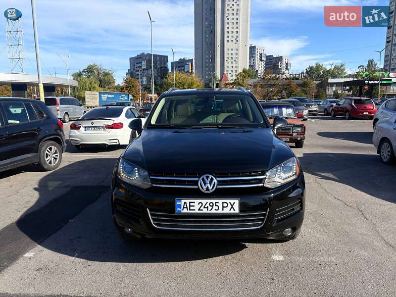 Внедорожник / Кроссовер Volkswagen Touareg 2011 в Днепре