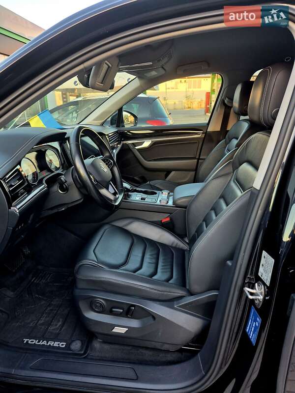 Позашляховик / Кросовер Volkswagen Touareg 2021 в Житомирі
