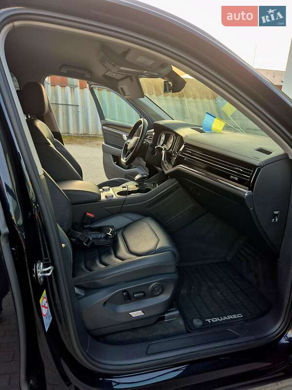 Позашляховик / Кросовер Volkswagen Touareg 2021 в Житомирі