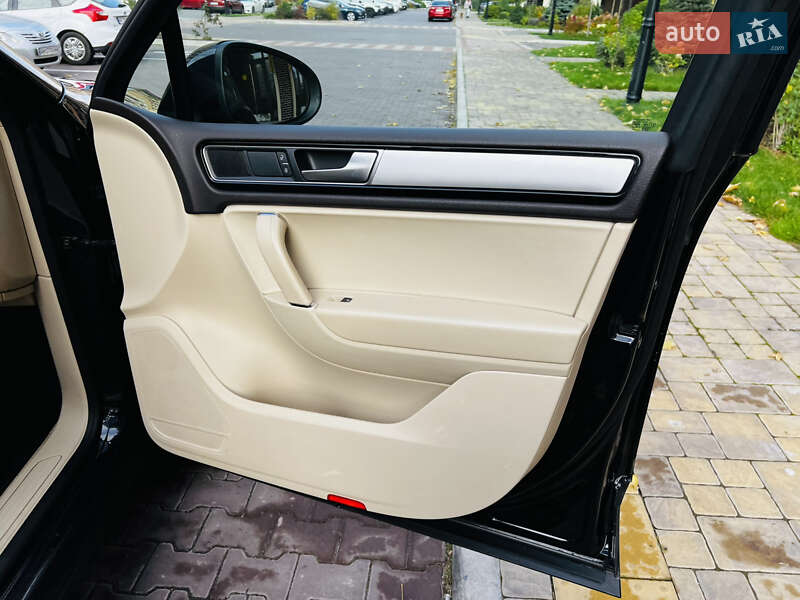 Внедорожник / Кроссовер Volkswagen Touareg 2016 в Киеве фото 36 Внедорожник / Кроссовер Volkswagen Touareg 2016 в Киеве