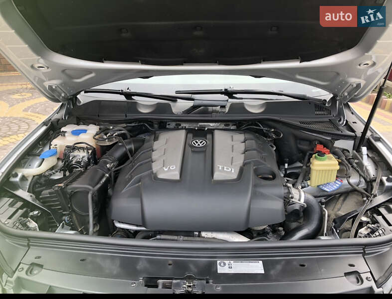 Внедорожник / Кроссовер Volkswagen Touareg 2012 в Хотине