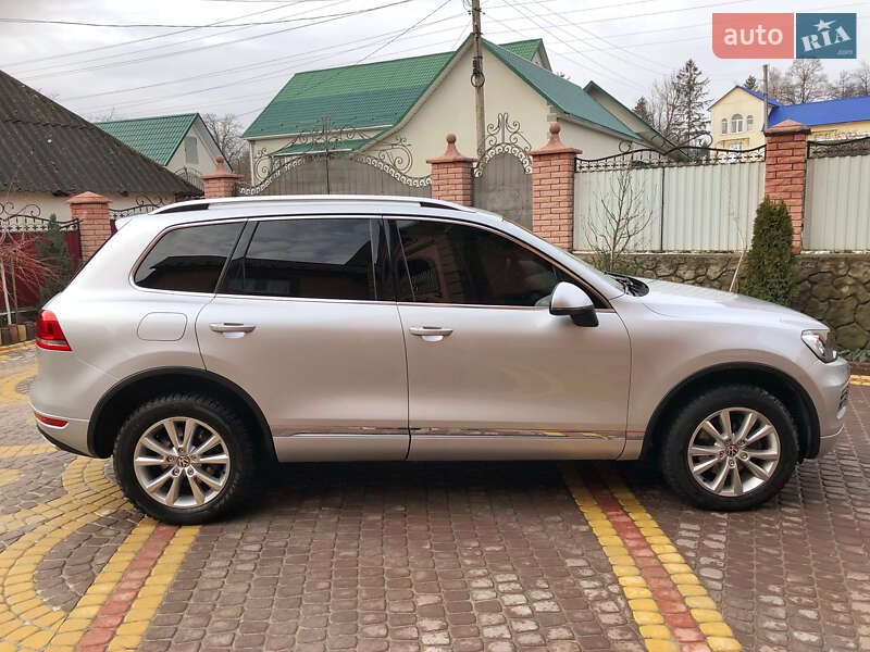 Внедорожник / Кроссовер Volkswagen Touareg 2012 в Хотине