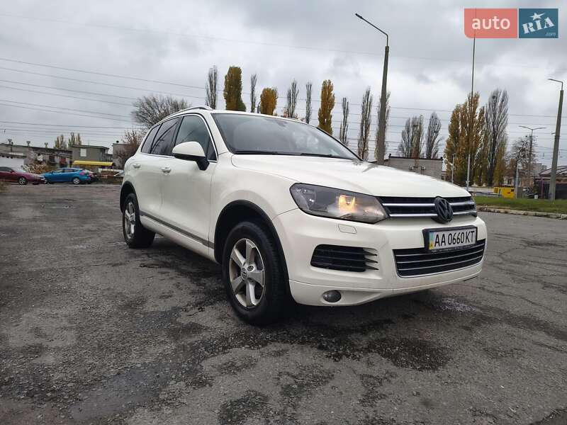 Внедорожник / Кроссовер Volkswagen Touareg 2011 в Киеве
