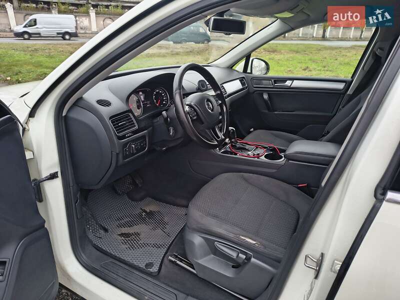 Внедорожник / Кроссовер Volkswagen Touareg 2011 в Киеве