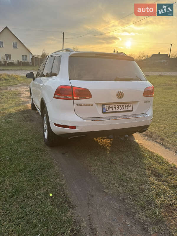Позашляховик / Кросовер Volkswagen Touareg 2012 в Сумах