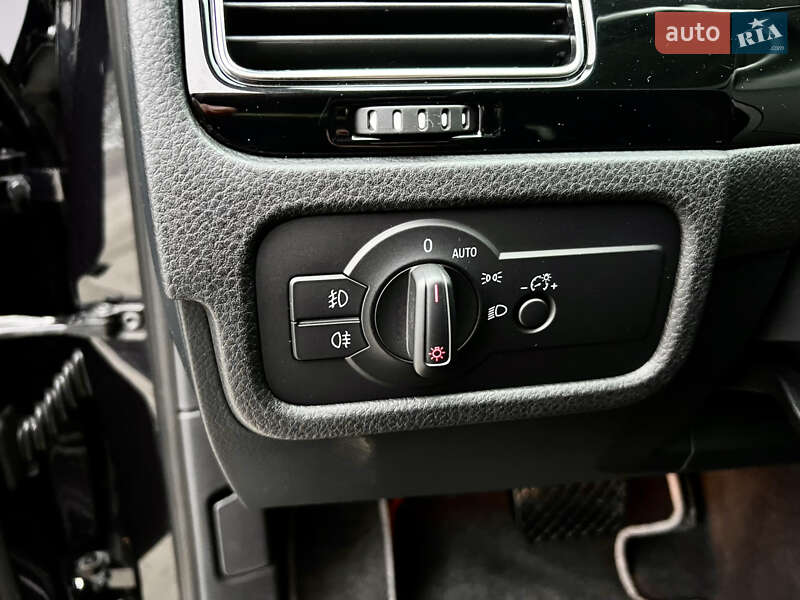 Внедорожник / Кроссовер Volkswagen Touareg 2014 в Киеве