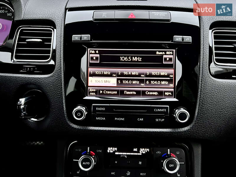 Внедорожник / Кроссовер Volkswagen Touareg 2014 в Киеве