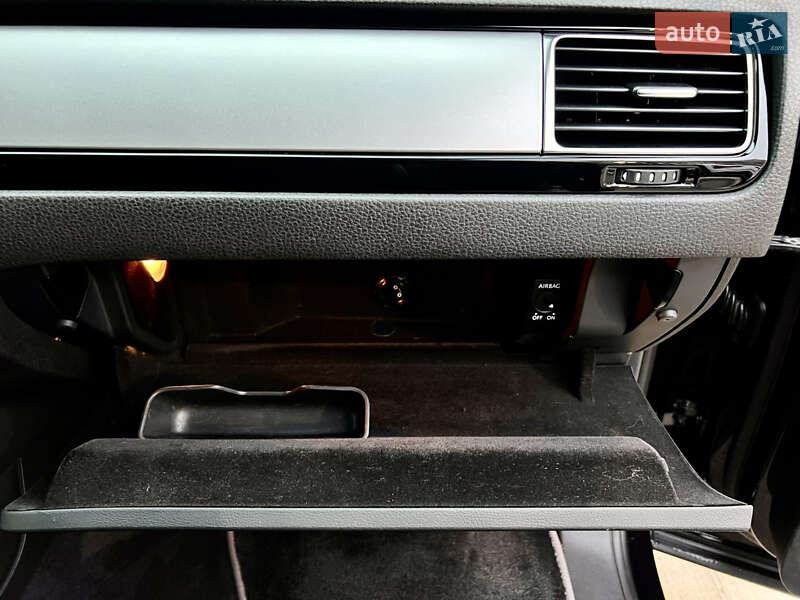 Внедорожник / Кроссовер Volkswagen Touareg 2014 в Киеве