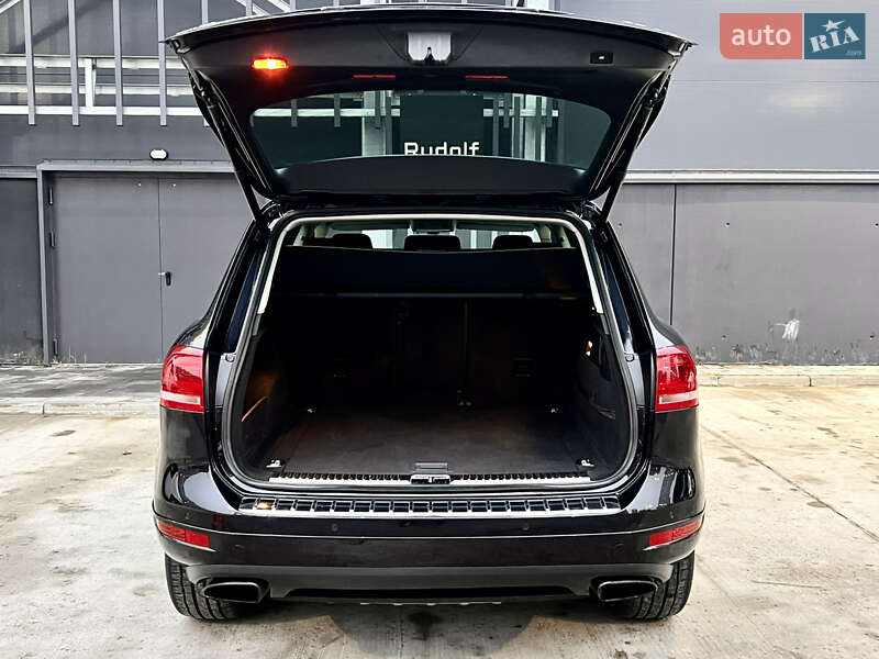 Внедорожник / Кроссовер Volkswagen Touareg 2014 в Киеве