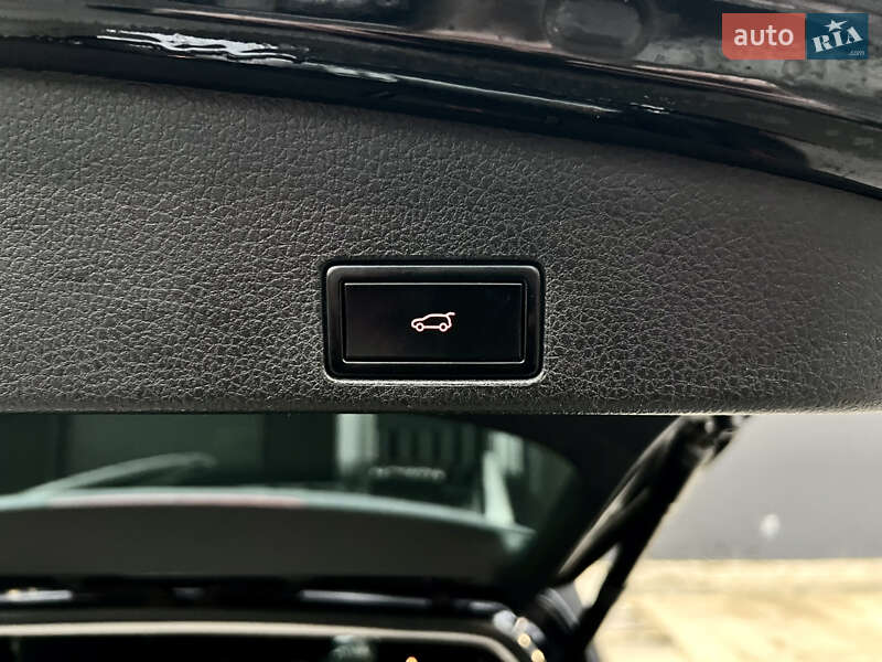 Внедорожник / Кроссовер Volkswagen Touareg 2014 в Киеве