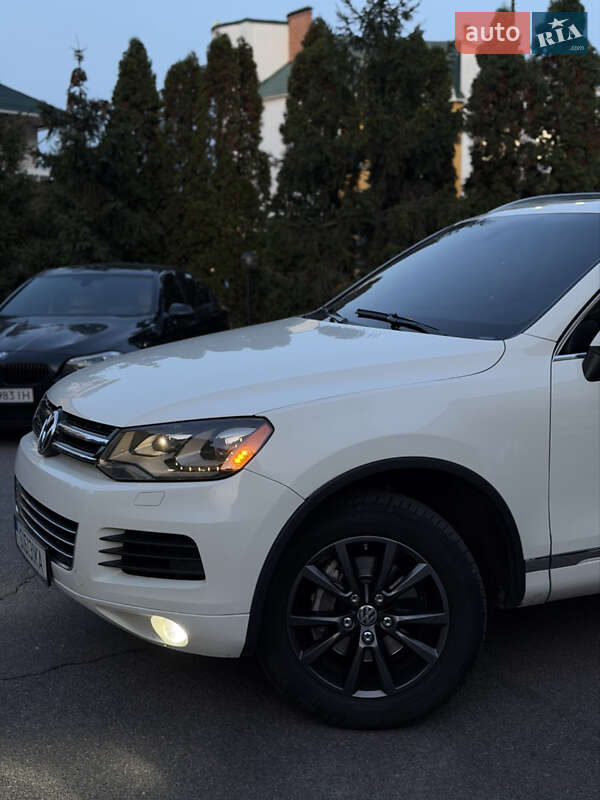 Внедорожник / Кроссовер Volkswagen Touareg 2011 в Киеве