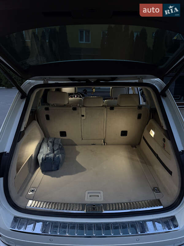 Внедорожник / Кроссовер Volkswagen Touareg 2011 в Киеве