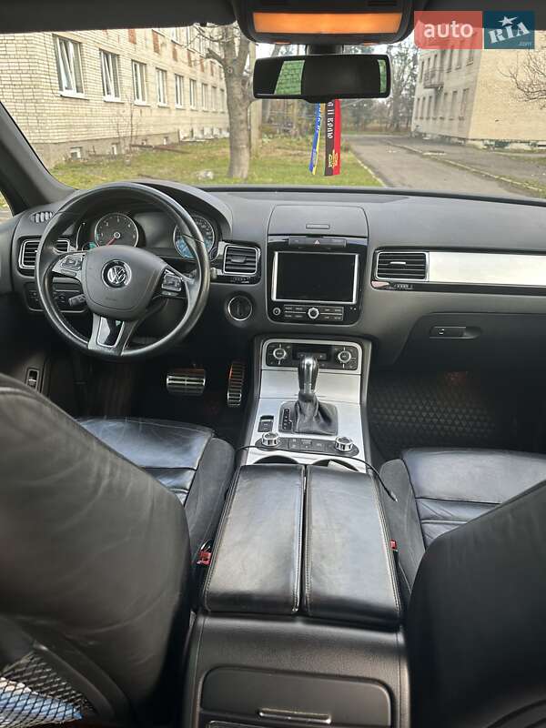 Внедорожник / Кроссовер Volkswagen Touareg 2011 в Буске