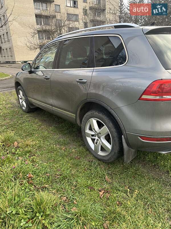 Внедорожник / Кроссовер Volkswagen Touareg 2011 в Буске