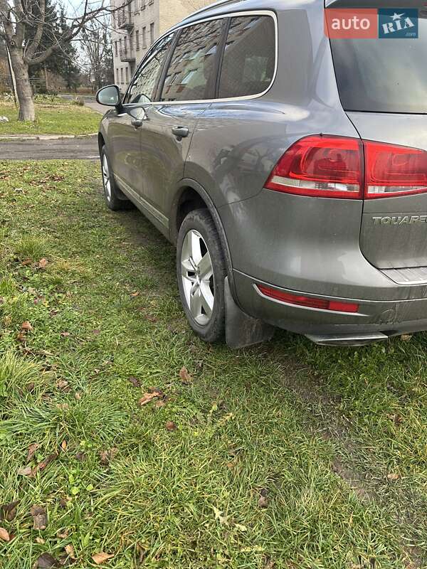 Внедорожник / Кроссовер Volkswagen Touareg 2011 в Буске