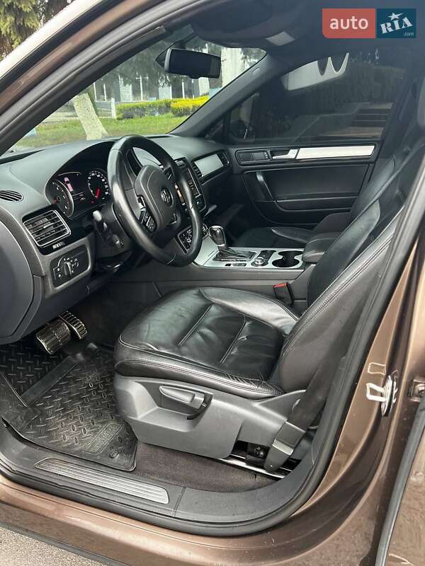 Внедорожник / Кроссовер Volkswagen Touareg 2010 в Калиновке