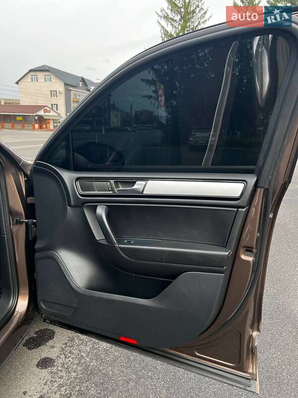 Внедорожник / Кроссовер Volkswagen Touareg 2010 в Калиновке