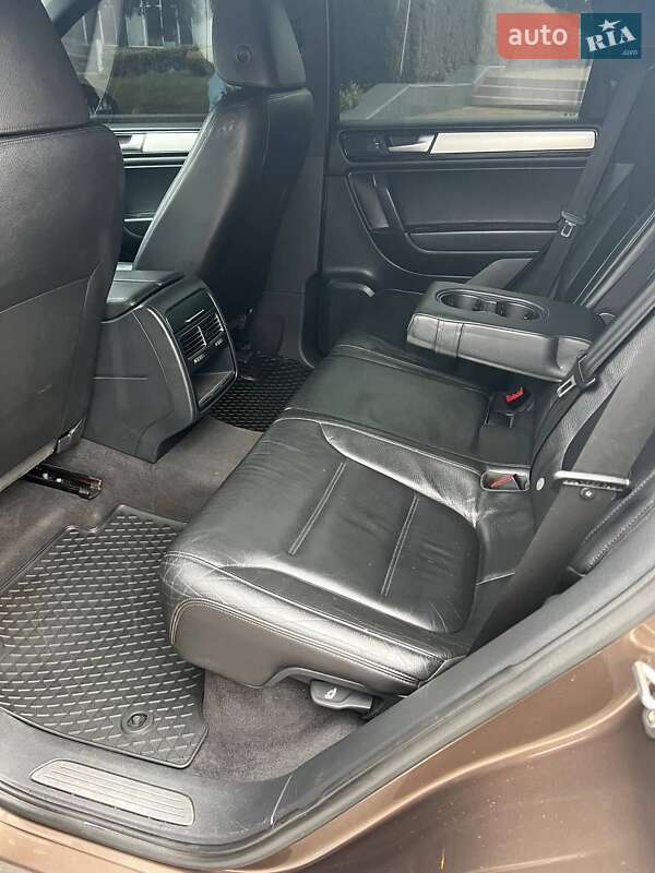 Внедорожник / Кроссовер Volkswagen Touareg 2010 в Калиновке