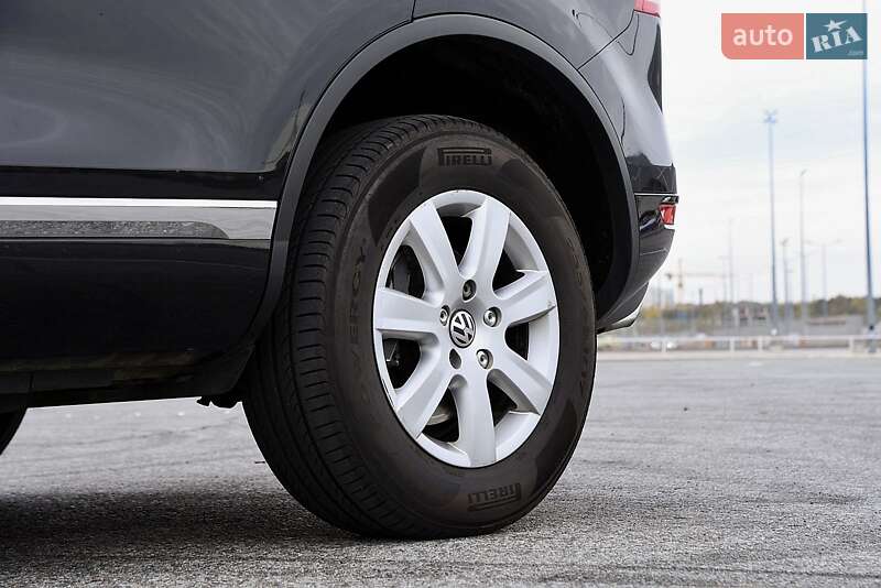 Позашляховик / Кросовер Volkswagen Touareg 2011 в Львові