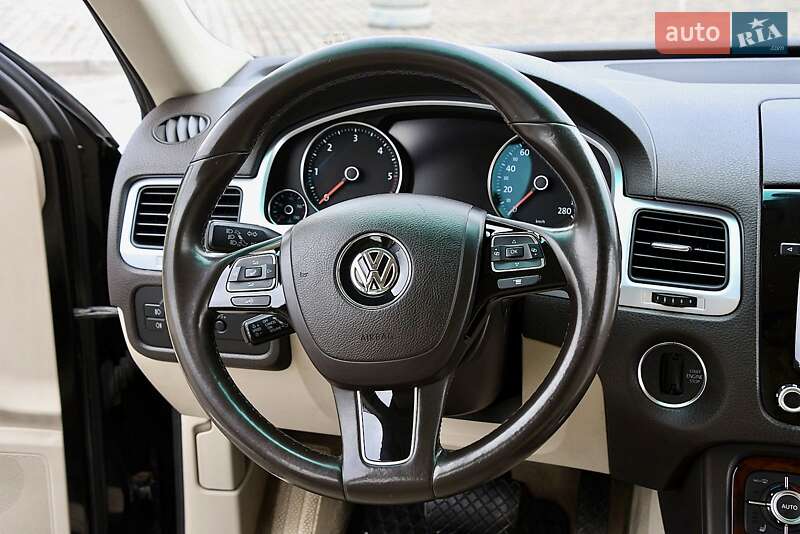 Позашляховик / Кросовер Volkswagen Touareg 2011 в Львові