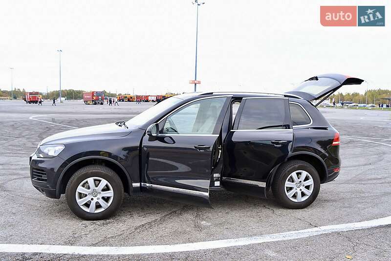 Позашляховик / Кросовер Volkswagen Touareg 2011 в Львові