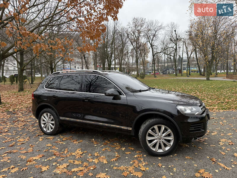 Внедорожник / Кроссовер Volkswagen Touareg 2011 в Хмельницком