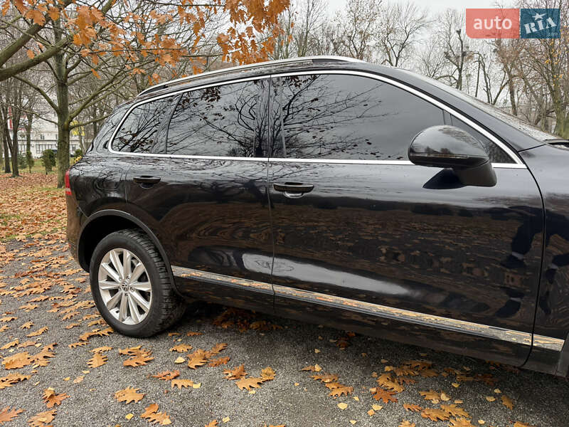 Внедорожник / Кроссовер Volkswagen Touareg 2011 в Хмельницком