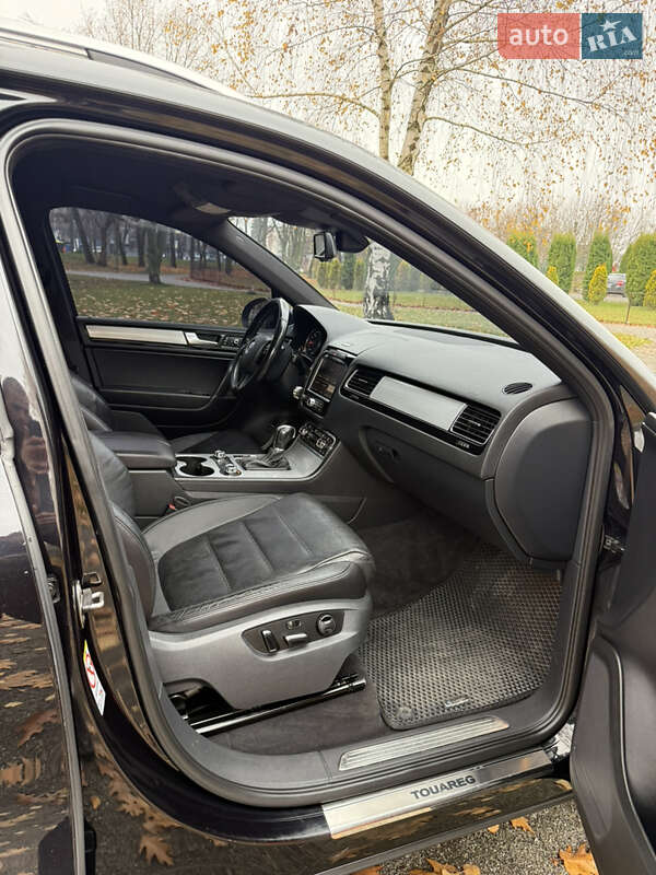 Внедорожник / Кроссовер Volkswagen Touareg 2011 в Хмельницком