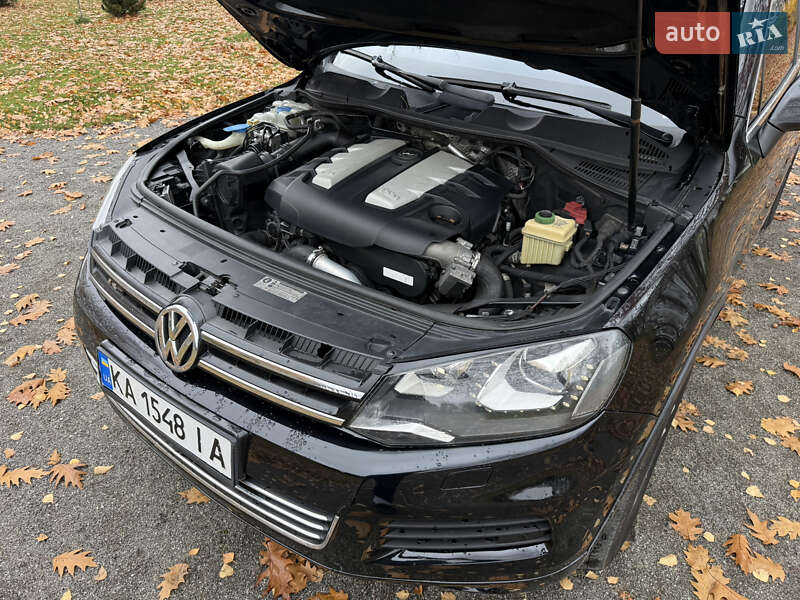 Внедорожник / Кроссовер Volkswagen Touareg 2011 в Хмельницком