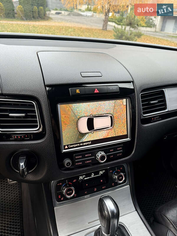 Внедорожник / Кроссовер Volkswagen Touareg 2011 в Хмельницком